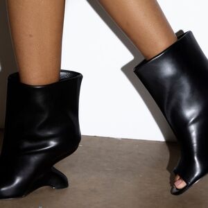 AZALEA WANG FAOI BLACK INVERTED WEDGE OPEN-TOE BOOTIE